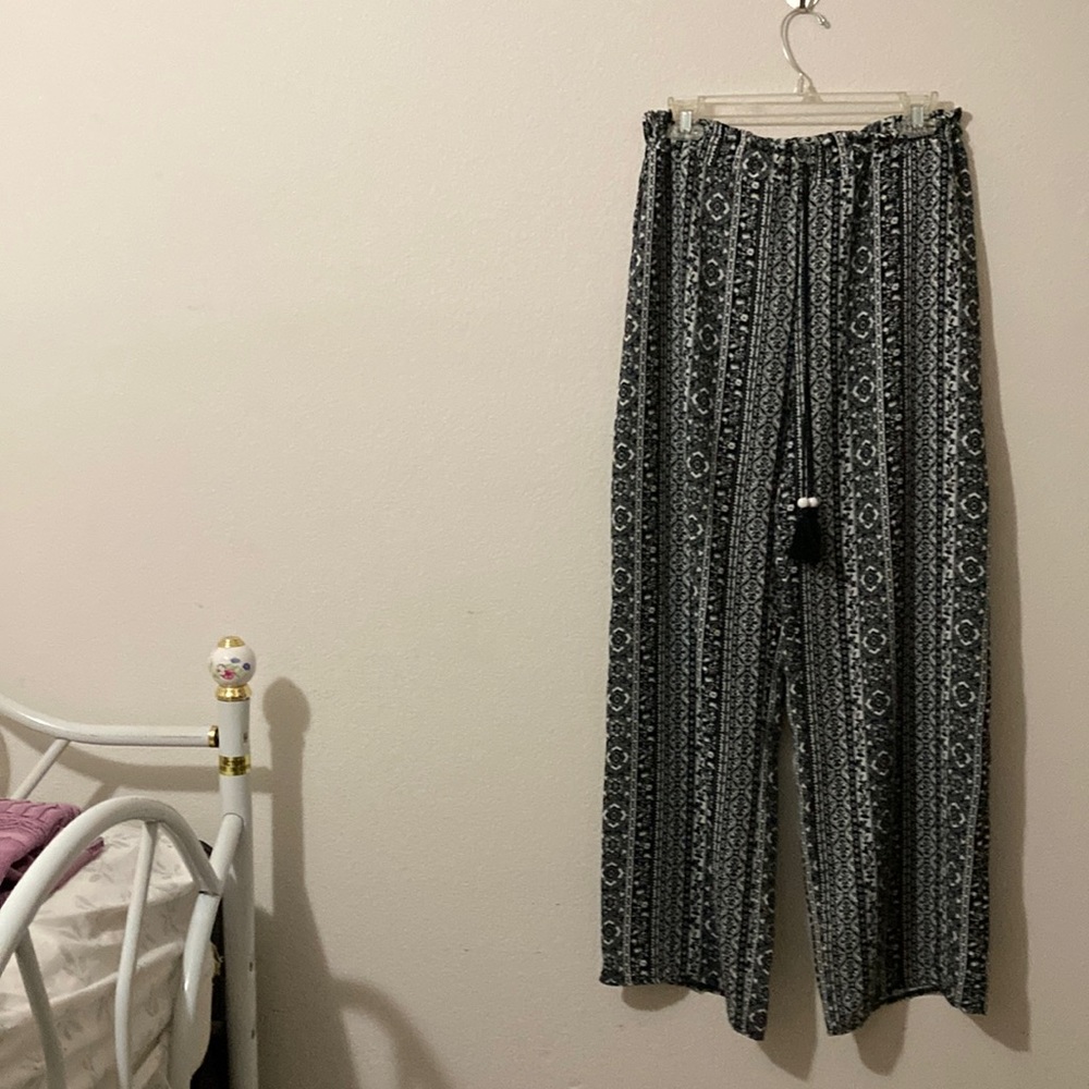 Willow & Sage Lounge black & white Pants, Size Large, wide legs, pull up pants